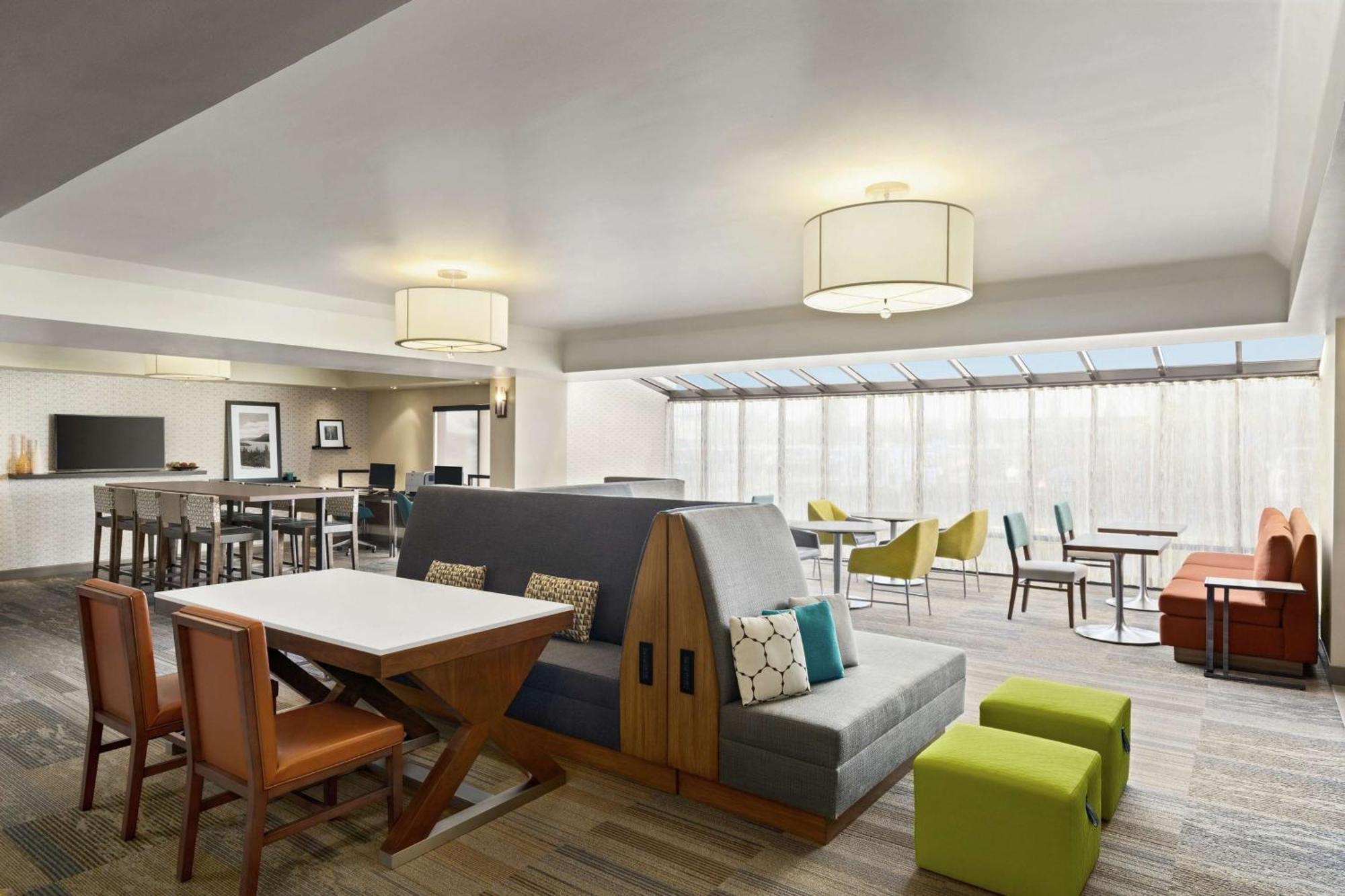 Hampton Inn Portland Airport Exterior foto